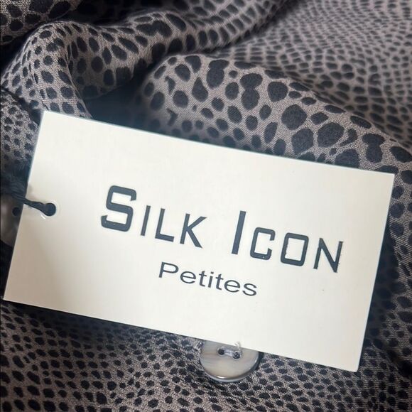 Gray Animal Print silk Button-Up Blouse size M/P - Picture 7 of 7